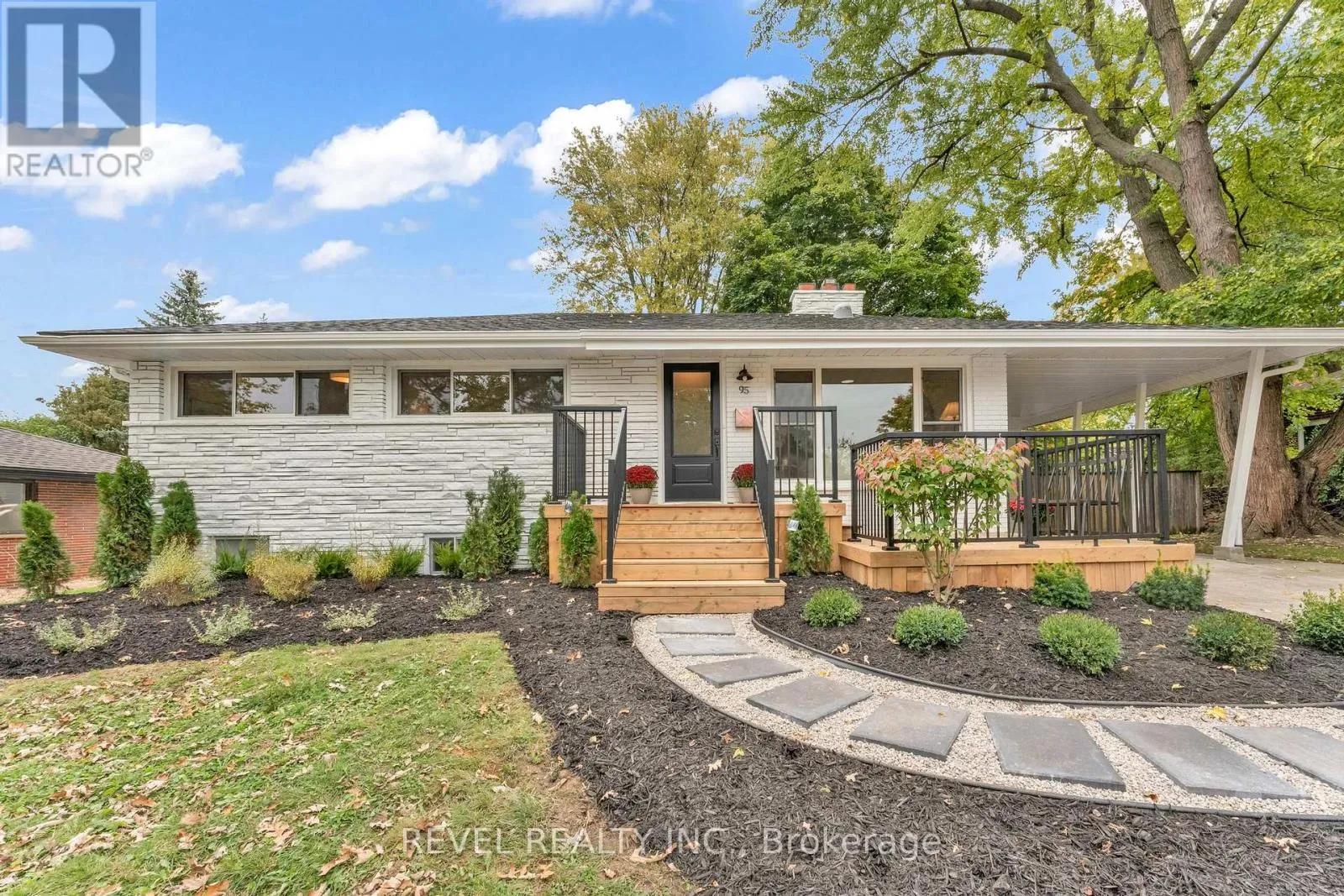 House for rent: 95 Seneca Drive, Hamilton, Ontario L9G 3B7