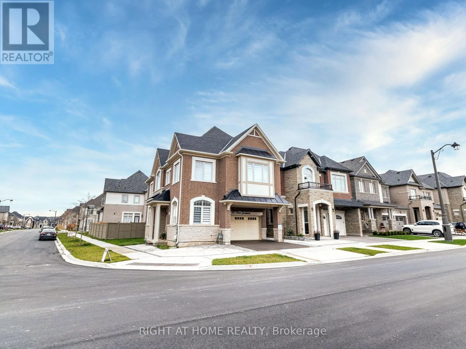 House for rent: 95 Viva Gardens, Oakville, Ontario L6H 0Z2