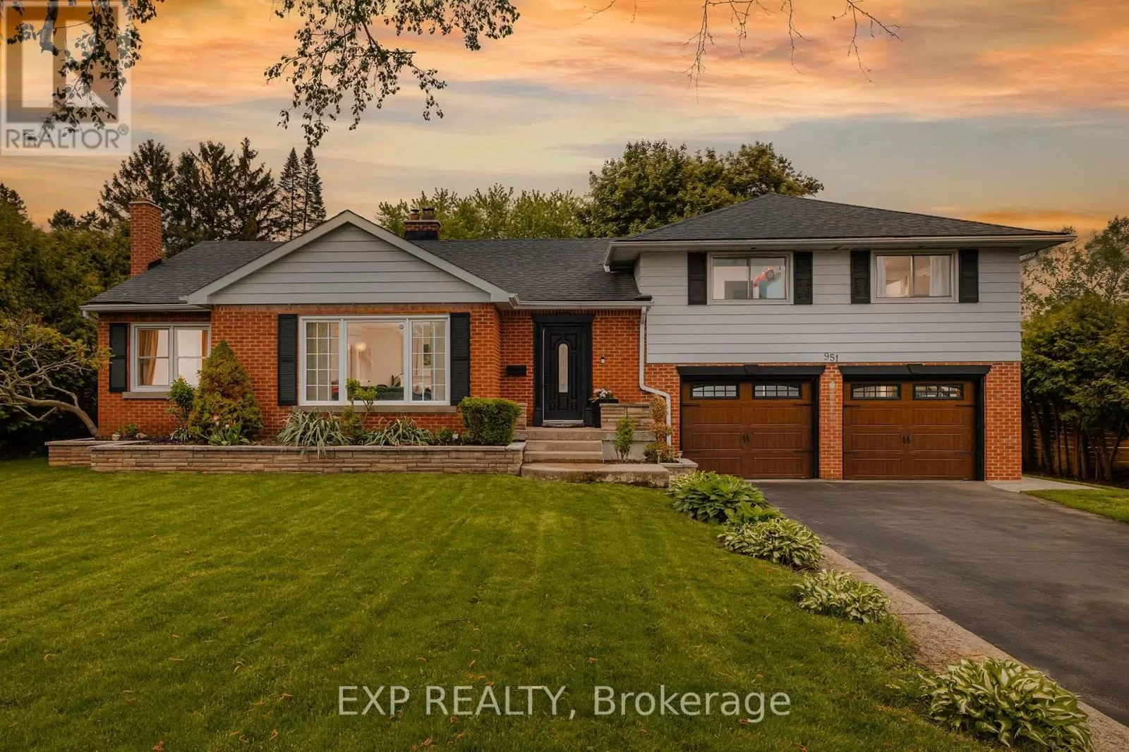 House for rent: 951 Gorton Avenue, Burlington, Ontario L7T 1S6