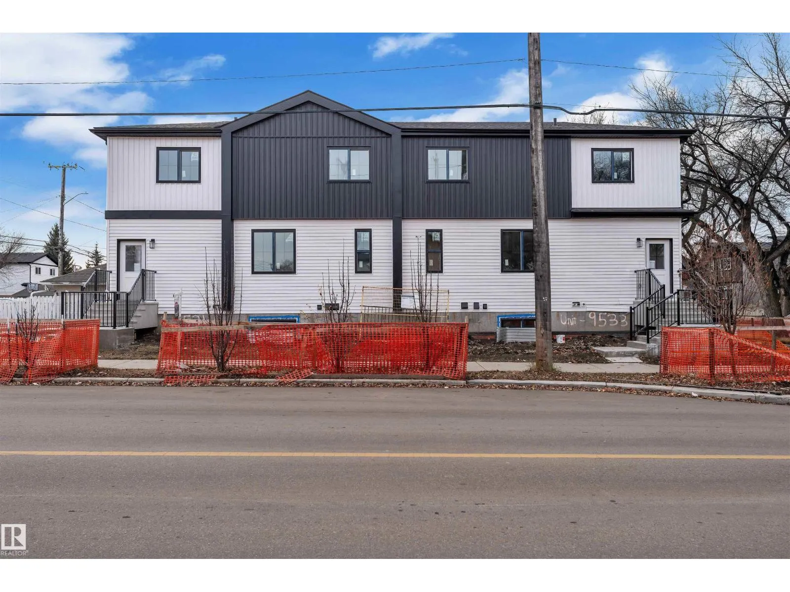 Duplex for rent: 9531/ 9533 115 Ave Nw, Edmonton, Alberta T5G 1T5