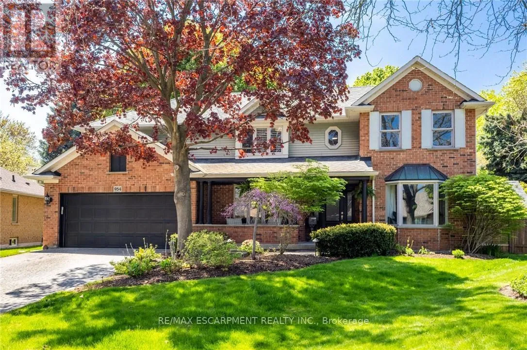 House for rent: 954 Wintergreen Place, Burlington, Ontario L7T 4K4