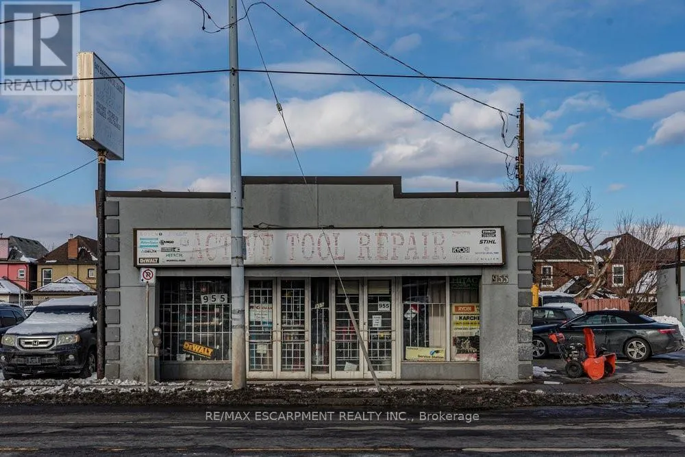 955 Barton Street E, Hamilton, Ontario L8L 3C4