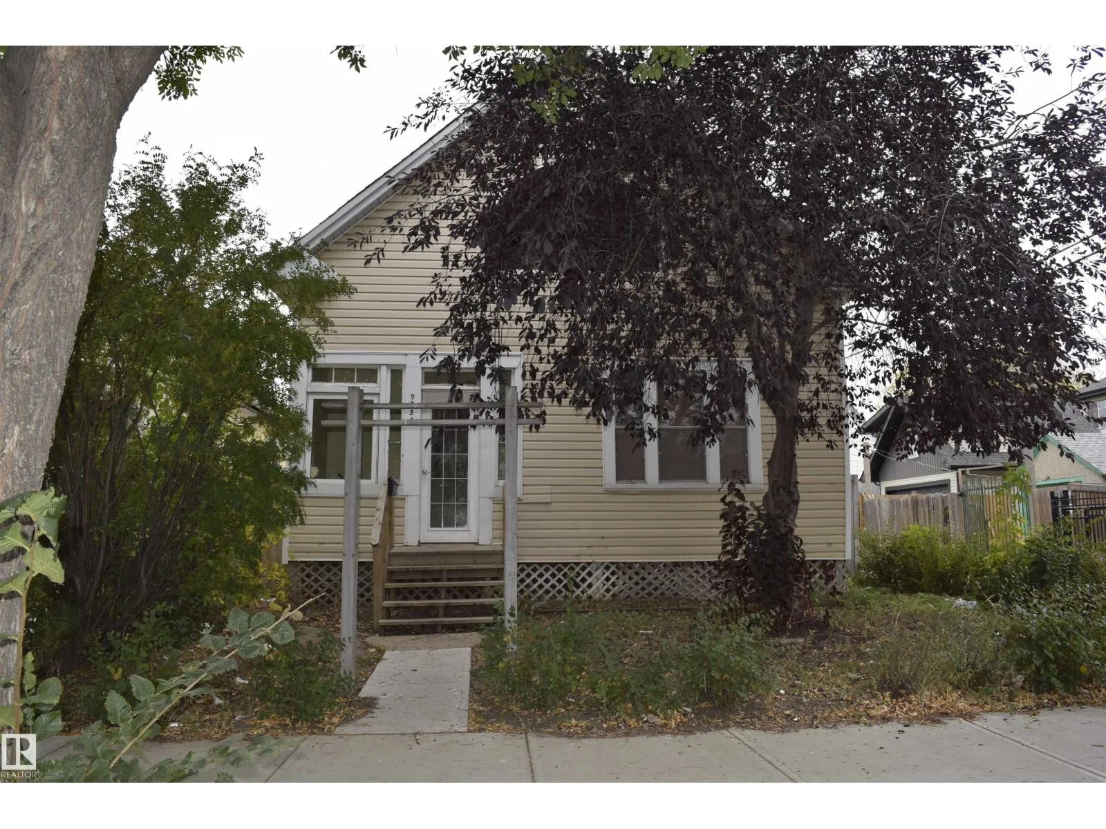 House for rent: 9551 106a Av Nw, Edmonton, Alberta T5H 0S9