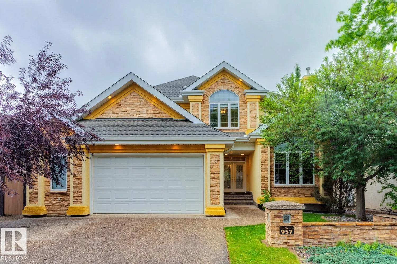 House for rent: 957 Hollingsworth Bn Nw, Edmonton, Alberta T6R 3G8