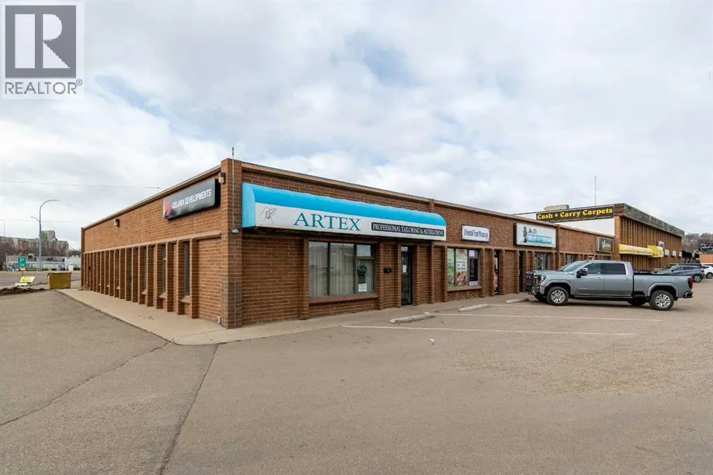 957 South Railway Street Se, Medicine Hat, Alberta T1A 2W3