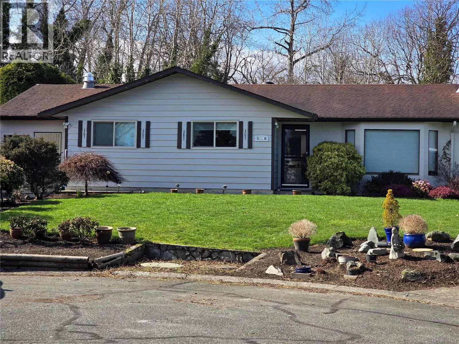 House for rent: 9596 Northlawn Terr, Sidney, British Columbia V8L 2S5