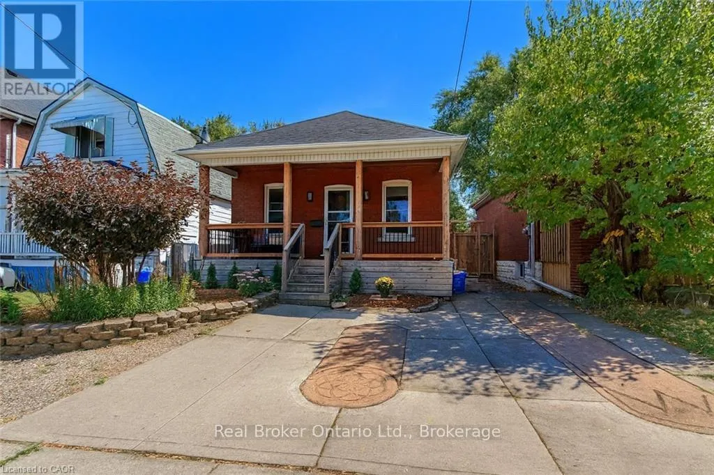 House for rent: 96 London Street N, Hamilton, Ontario L8H 4B5