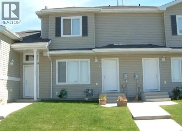 Row / Townhouse for rent: 9605 91 Street, Grande Prairie, Alberta T8X 1V2