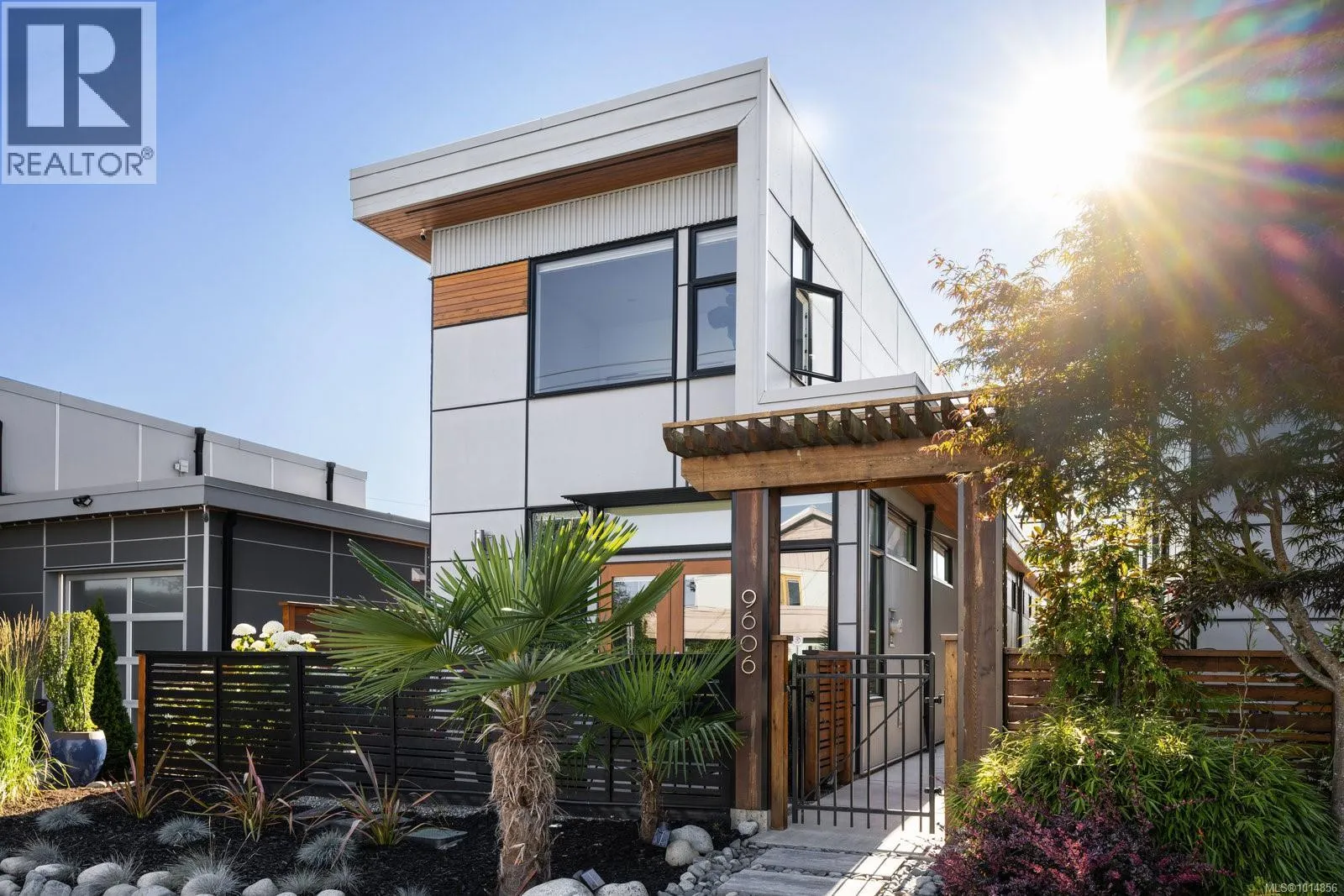 House for rent: 9606 Fourth St, Sidney, British Columbia V8L 2Y6