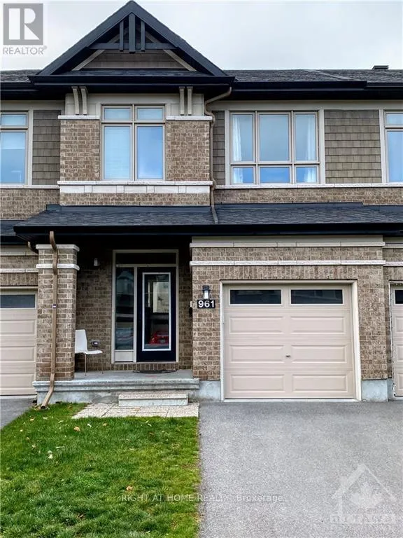 Row / Townhouse for rent: 961 Cobble Hill Drive, Ottawa, Ontario K2J 5P8