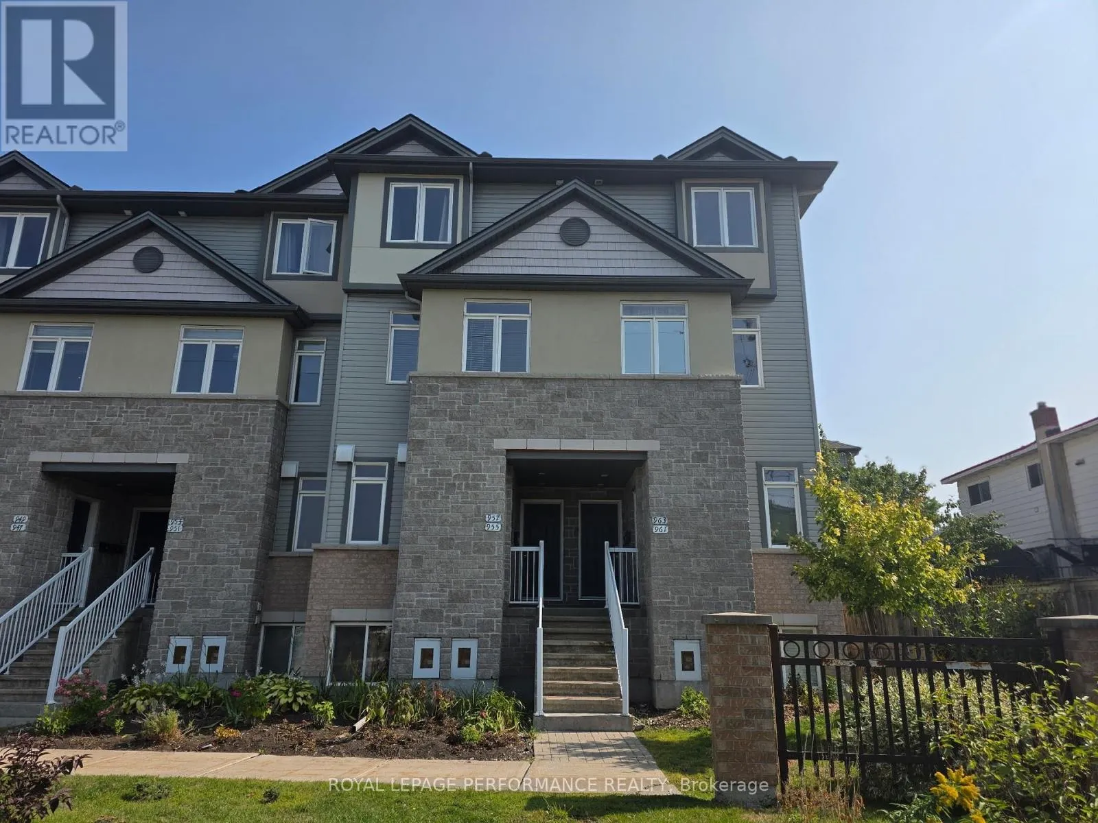 Row / Townhouse for rent: 961 Cummings Avenue, Ottawa, Ontario K1J 7R9