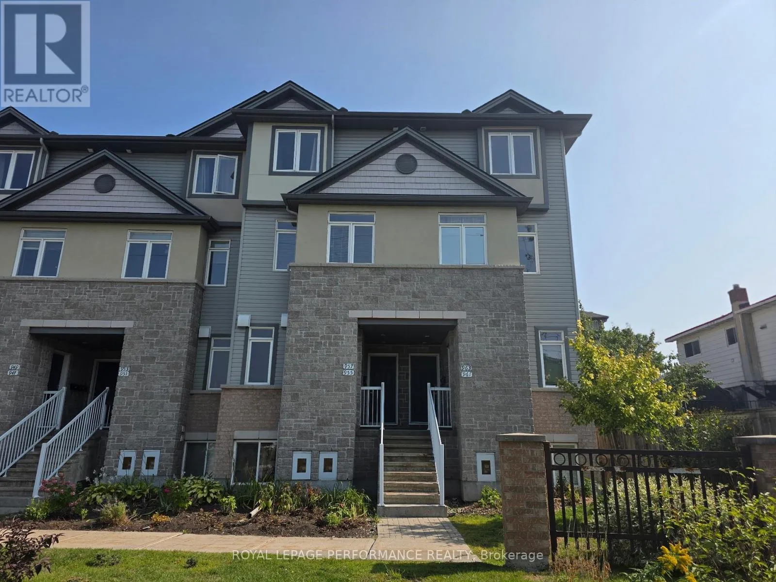 Row / Townhouse for rent: 961 Cummings Avenue, Ottawa, Ontario K1J 7R9