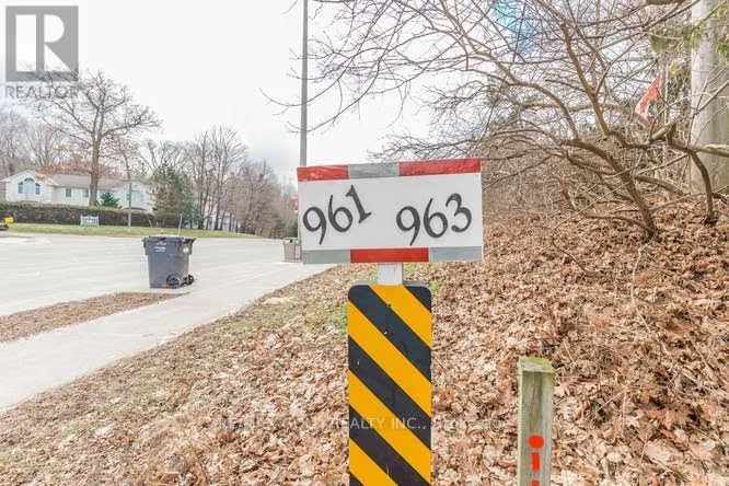 House for rent: 961 Lakeshore Road W, Mississauga, Ontario L5H 1H8