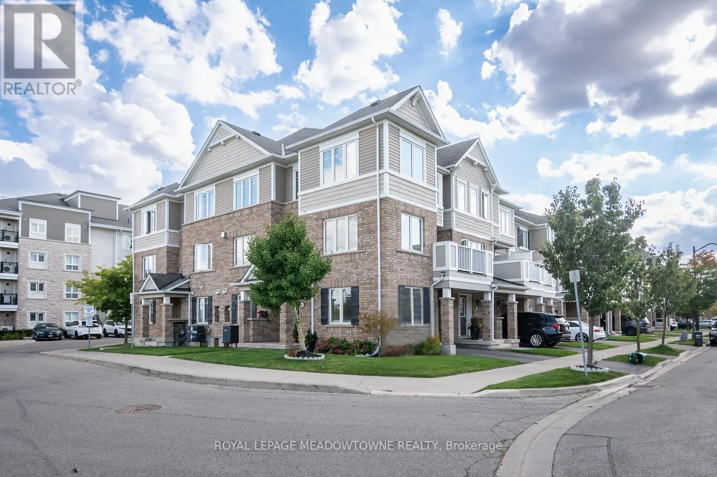 Row / Townhouse for rent: 961 Nadalin Heights, Milton, Ontario L9T 8R3