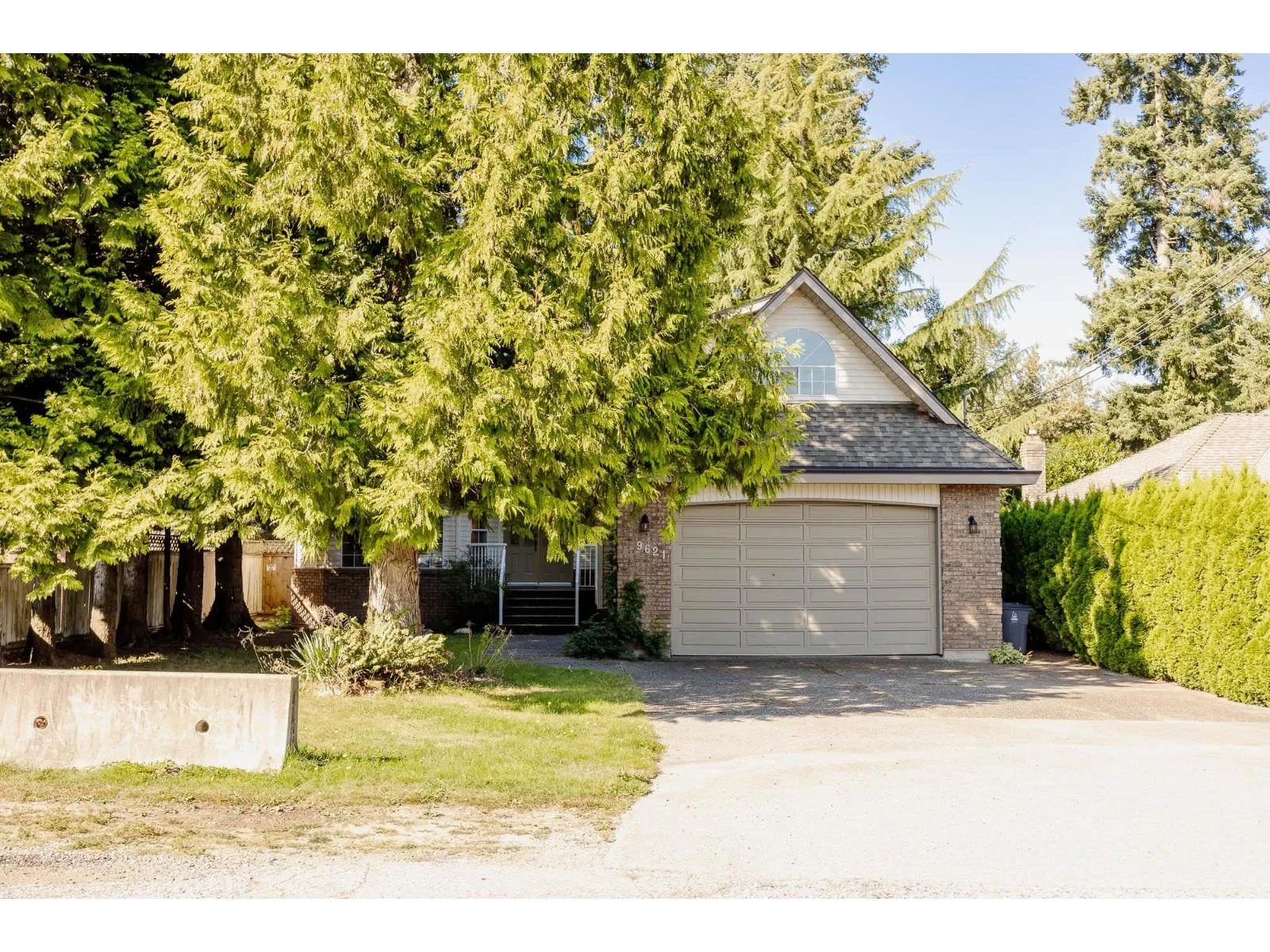 House for rent: 9621 161a Street, Surrey, British Columbia V4N 2E8