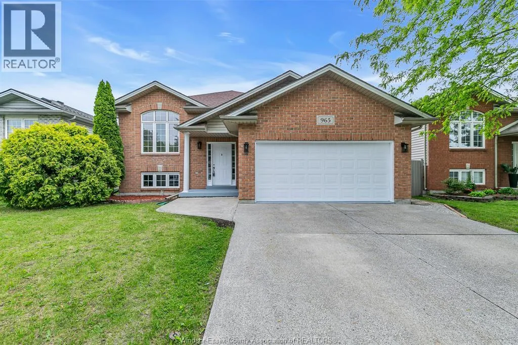 House for rent: 965 Banwell, Windsor, Ontario N8P 1J3