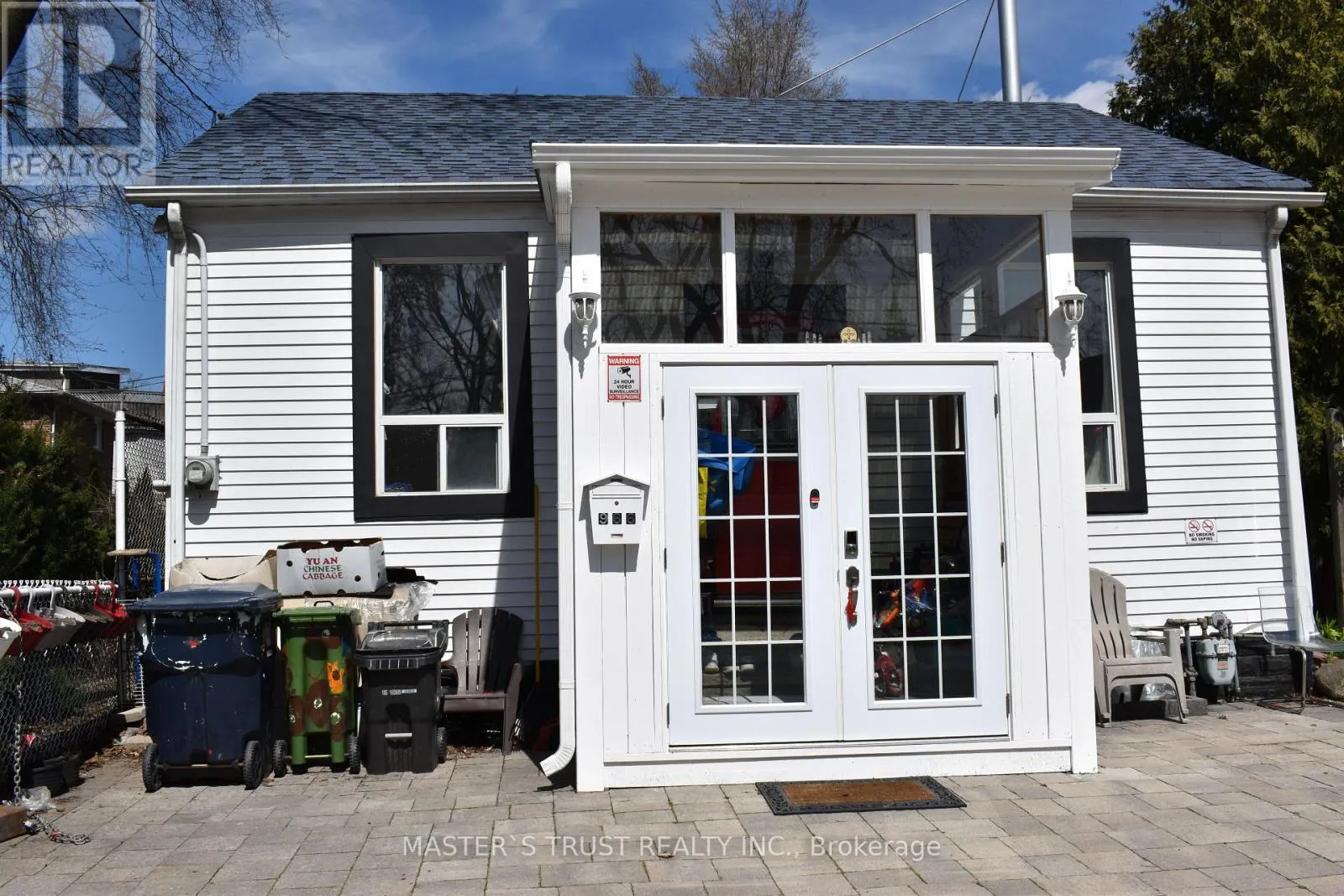 House for rent: 966 Dundas Street E, Toronto, Ontario M4M 1R5