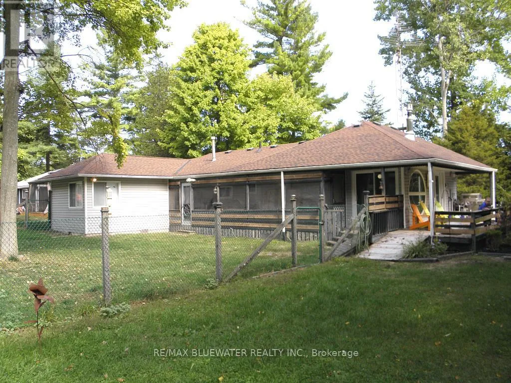 House for rent: 9663 Army Camp Road, Lambton Shores, Ontario N0N 1J0