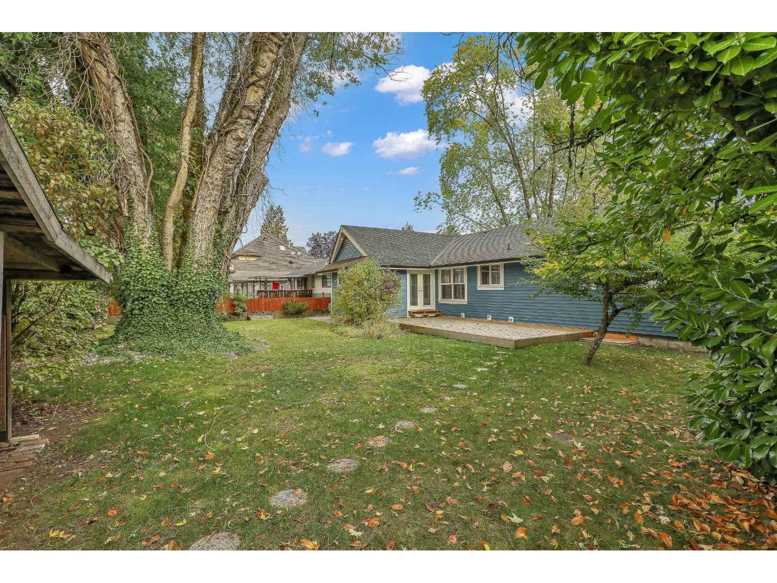 House for rent: 9671 153a Street, Surrey, British Columbia V3R 4J1