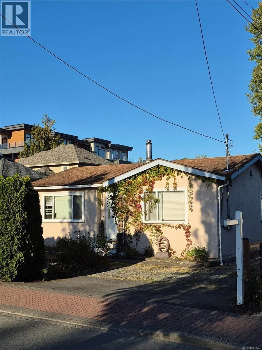 House for rent: 9691 Fifth St, Sidney, British Columbia V8L 2W9