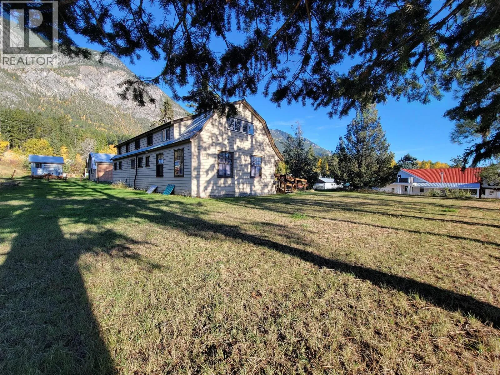 Residential Commercial Mix for rent: 970 95 Highway, Spillimacheen, British Columbia V0A 1P0