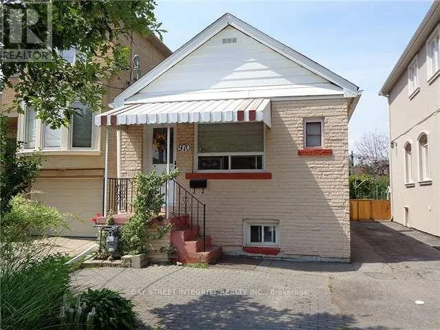 House for rent: 970 Briar Hill Avenue, Toronto, Ontario M6B 1M3