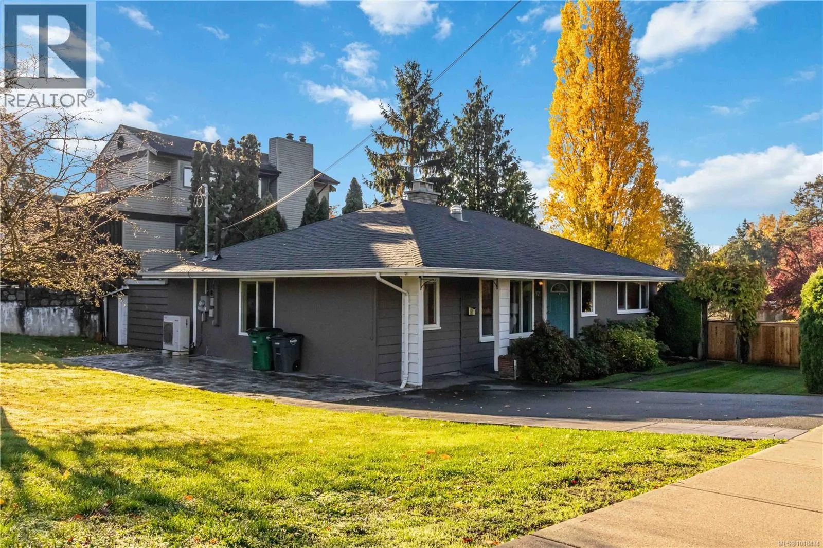 House for rent: 971 Marigold Rd, Saanich, British Columbia V8Z 4R9