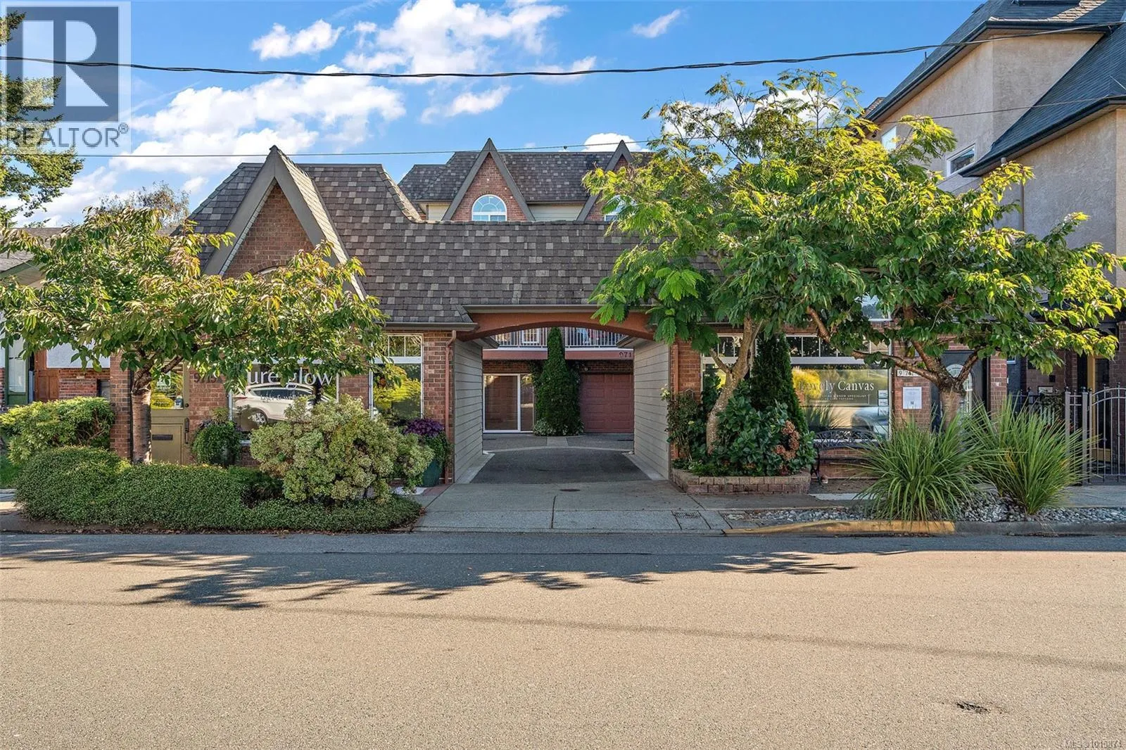 Duplex for rent: 9715 Second St, Sidney, British Columbia V8L 3C3