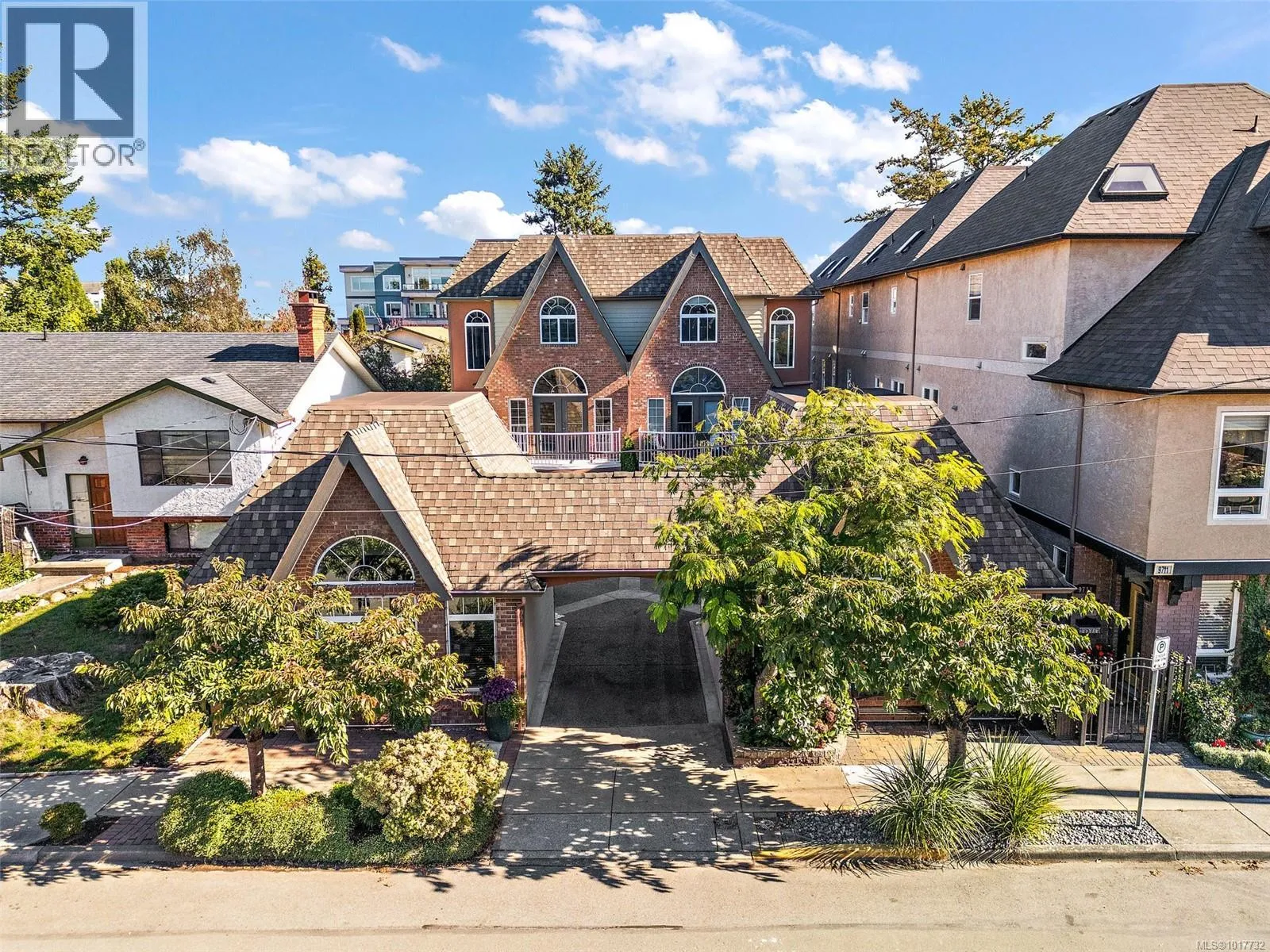 Commercial Mix for rent: 9715 Second St, Sidney, British Columbia V8L 3E4