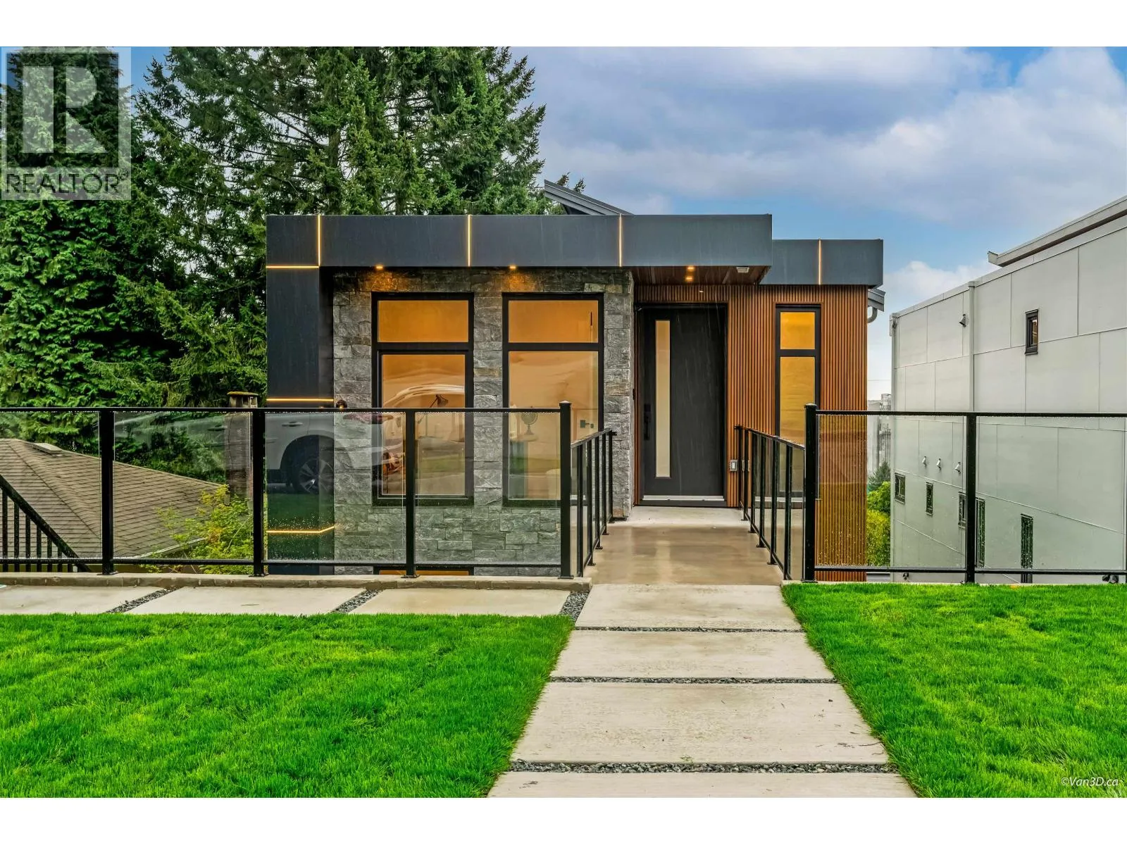 House for rent: 973 Adderley Street, North Vancouver, British Columbia V7L 1O4