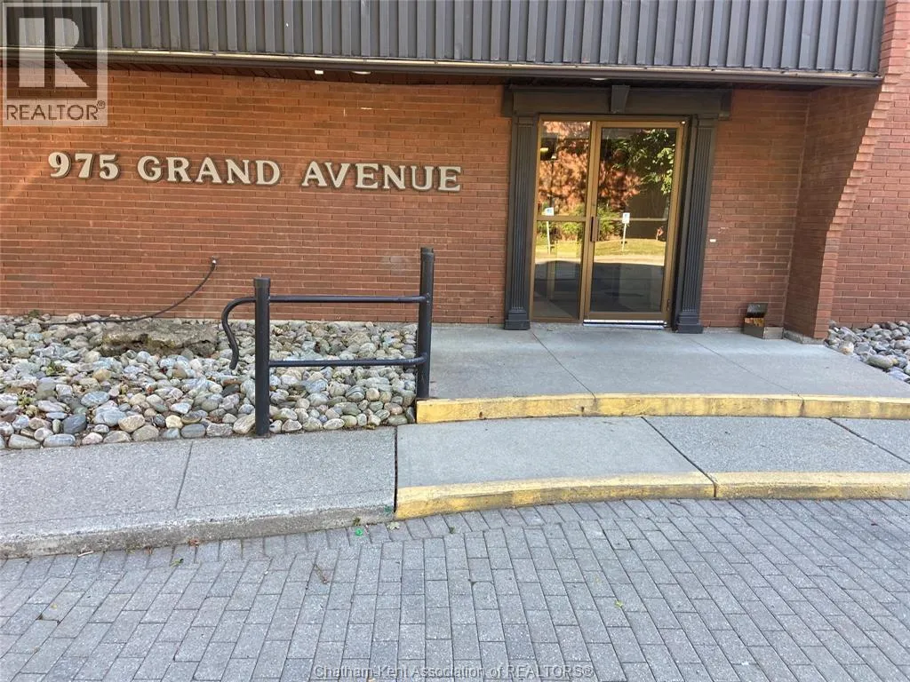 Apartment for rent: 975 Grand Avenue West Unit# 102, Chatham, Ontario N7L 2Y8