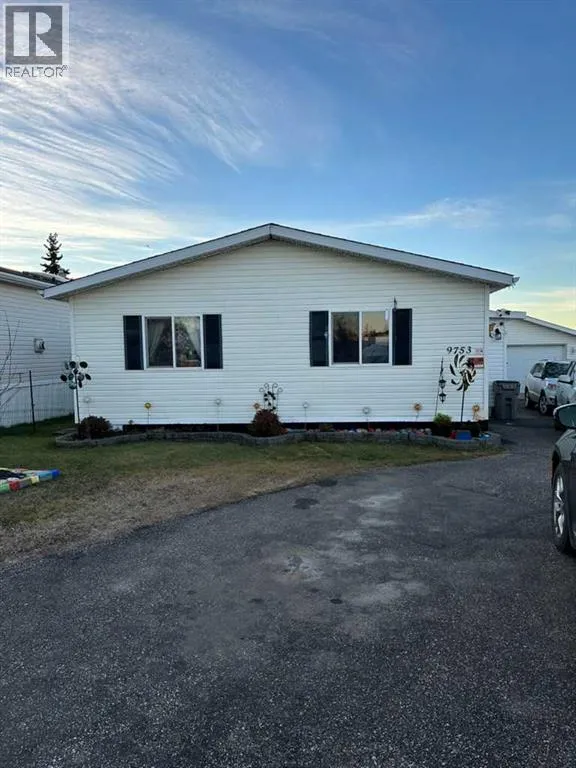 Manufactured Home for rent: 9753 121 Avenue, Grande Prairie, Alberta T8V 6Y1