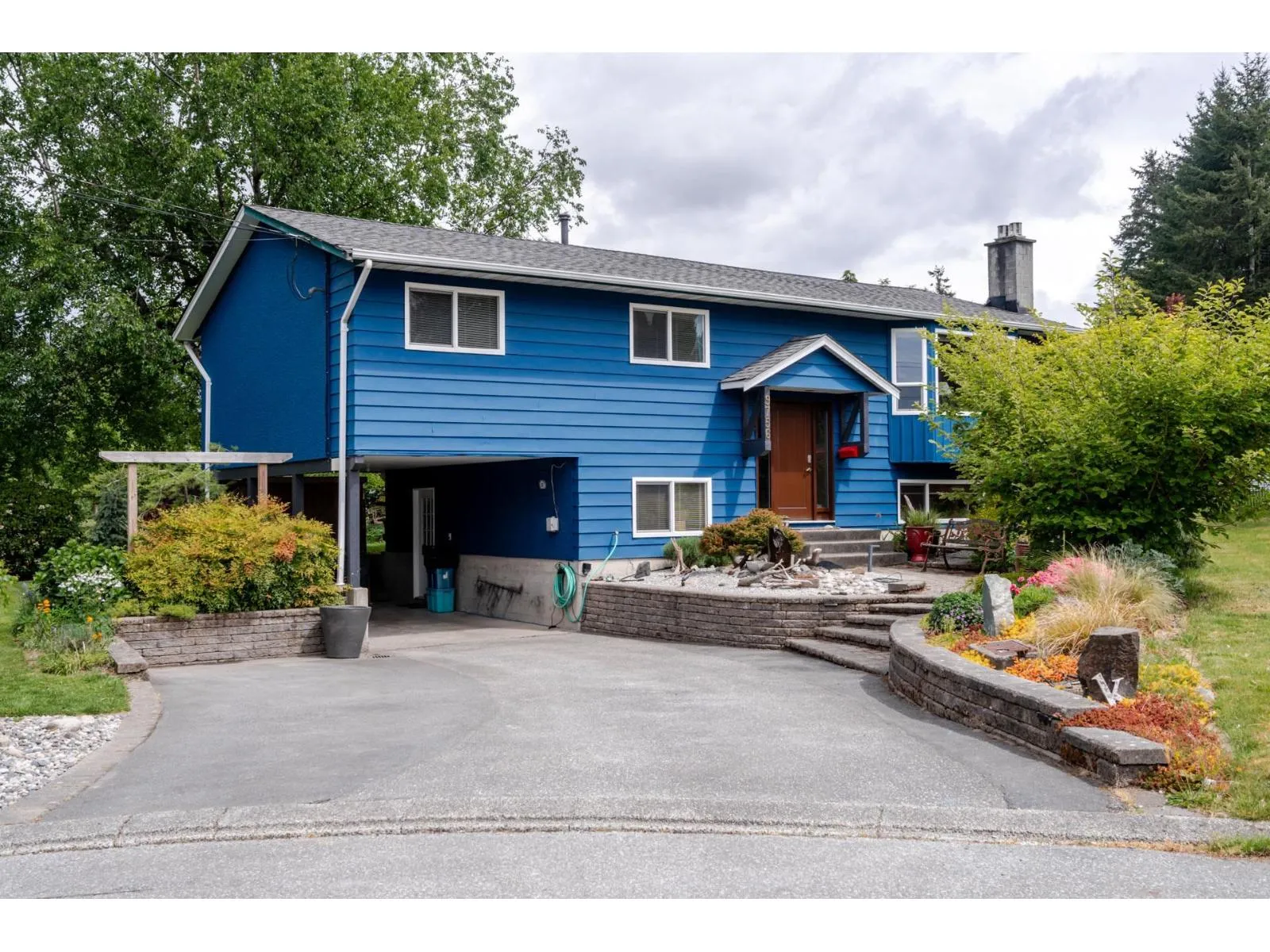 House for rent: 9756 Crown Crescent, Surrey, British Columbia V3V 6H9