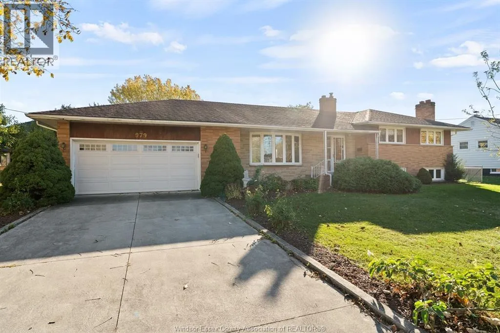 979 Scofield, Windsor, Ontario N9G 1L6
