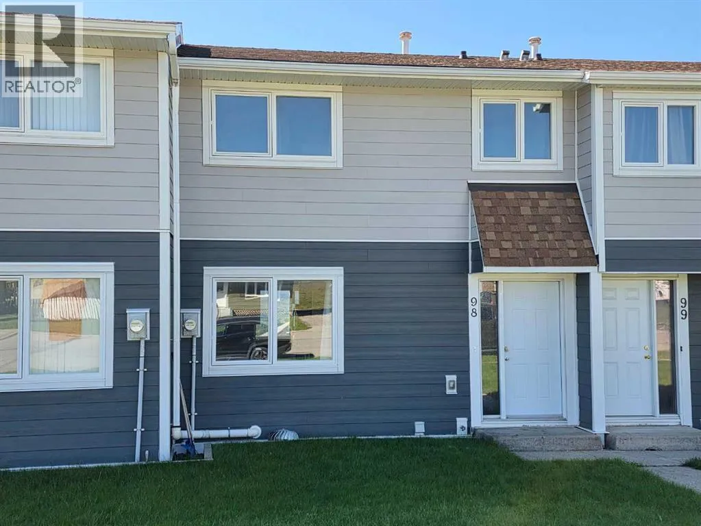 Row / Townhouse for rent: 98 97 Avenue, Grande Cache, Alberta T0E 0Y0