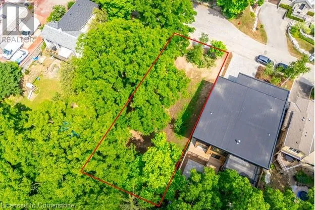 98 Alma Street, Dundas, Ontario L9H 2E4