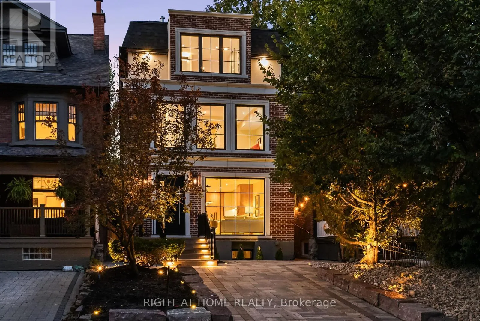 House for rent: 98 Dixon Avenue, Toronto, Ontario M4L 1N7