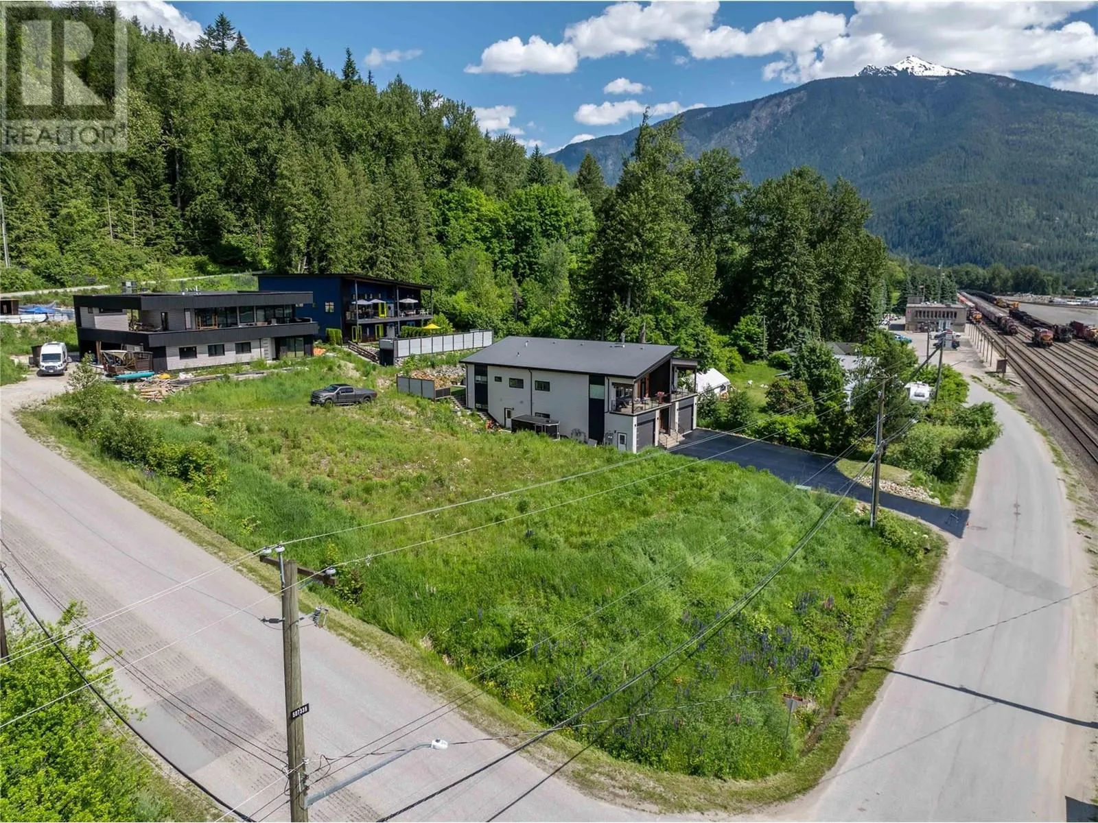 Other for rent: 98 Track Street, Revelstoke, British Columbia V0E 2S0