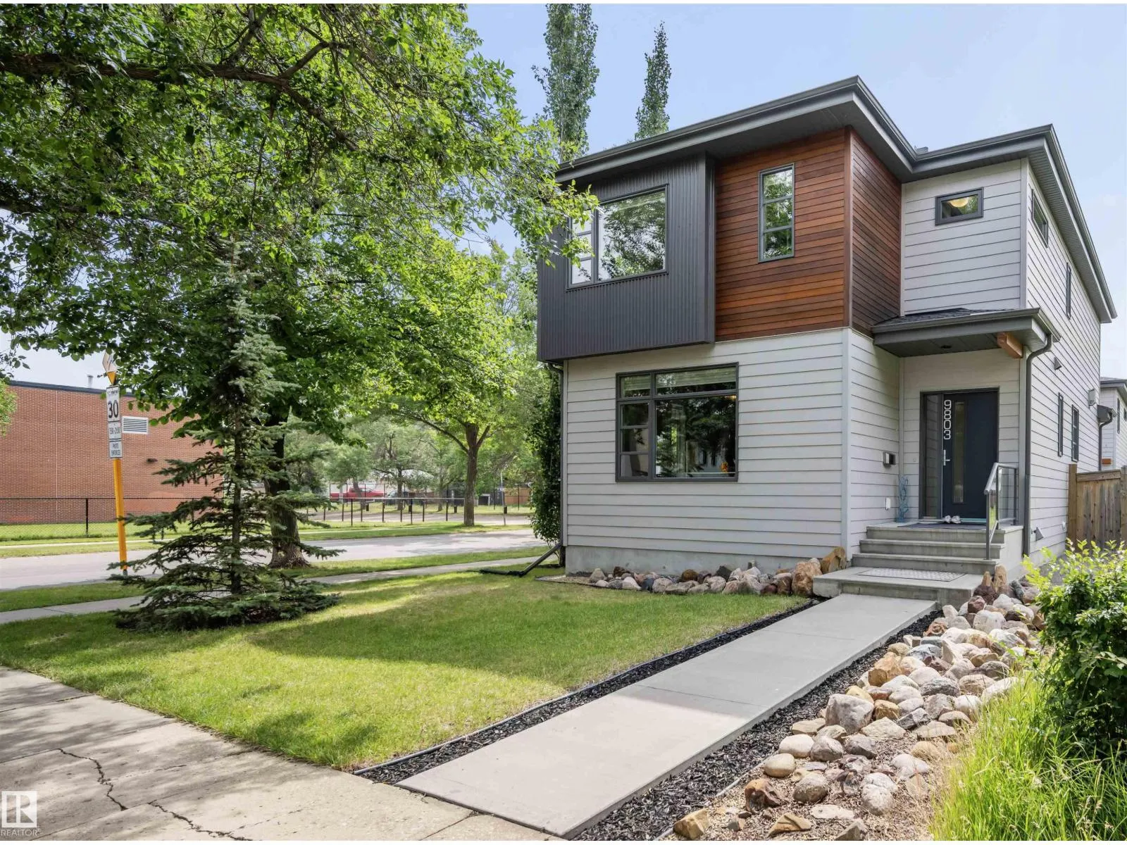 House for rent: 9803 74 Av Nw, Edmonton, Alberta T6E 1G1