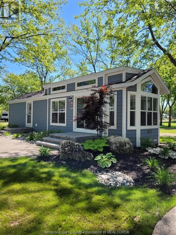 981 County Rd 2 Unit# 527, Lakeshore, Ontario N8L 1B4