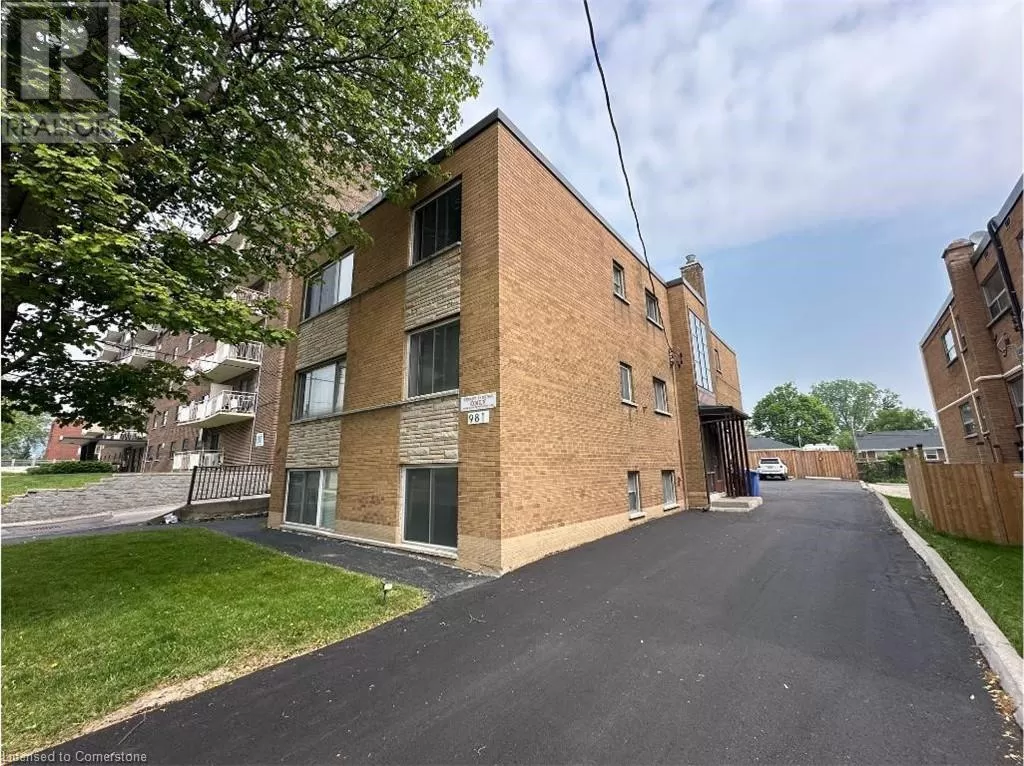 981 Mohawk Road E, Hamilton, Ontario L8T 2R9