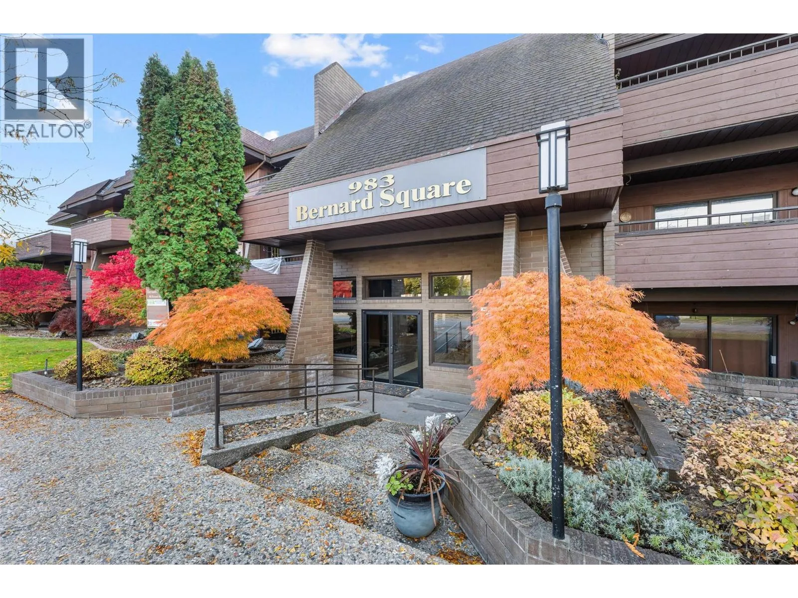 Apartment for rent: 983 Bernard Avenue Unit# 210, Kelowna, British Columbia V1Y 6P7