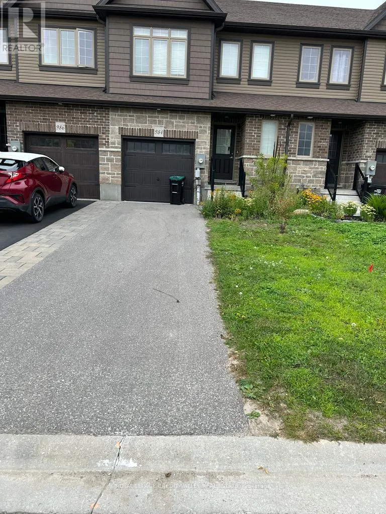 Row / Townhouse for rent: 984 Wright Drive, Midland, Ontario L4R 0E4