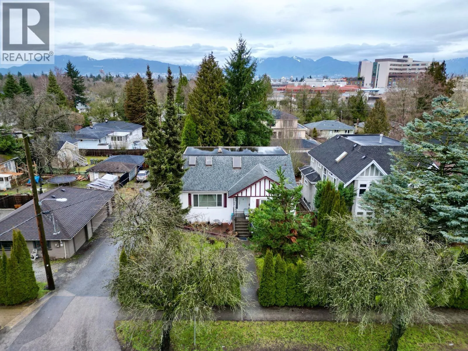 House for rent: 985 W 33rd Avenue, Vancouver, British Columbia V5Z 2K6