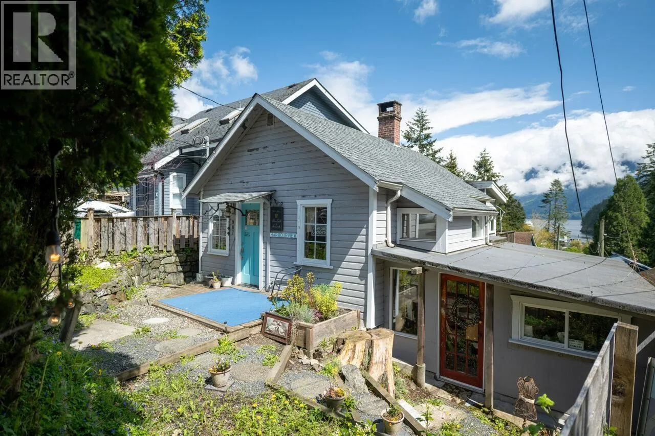 House for rent: 987 Dorman Road, Bowen Island, British Columbia V0N 1G1