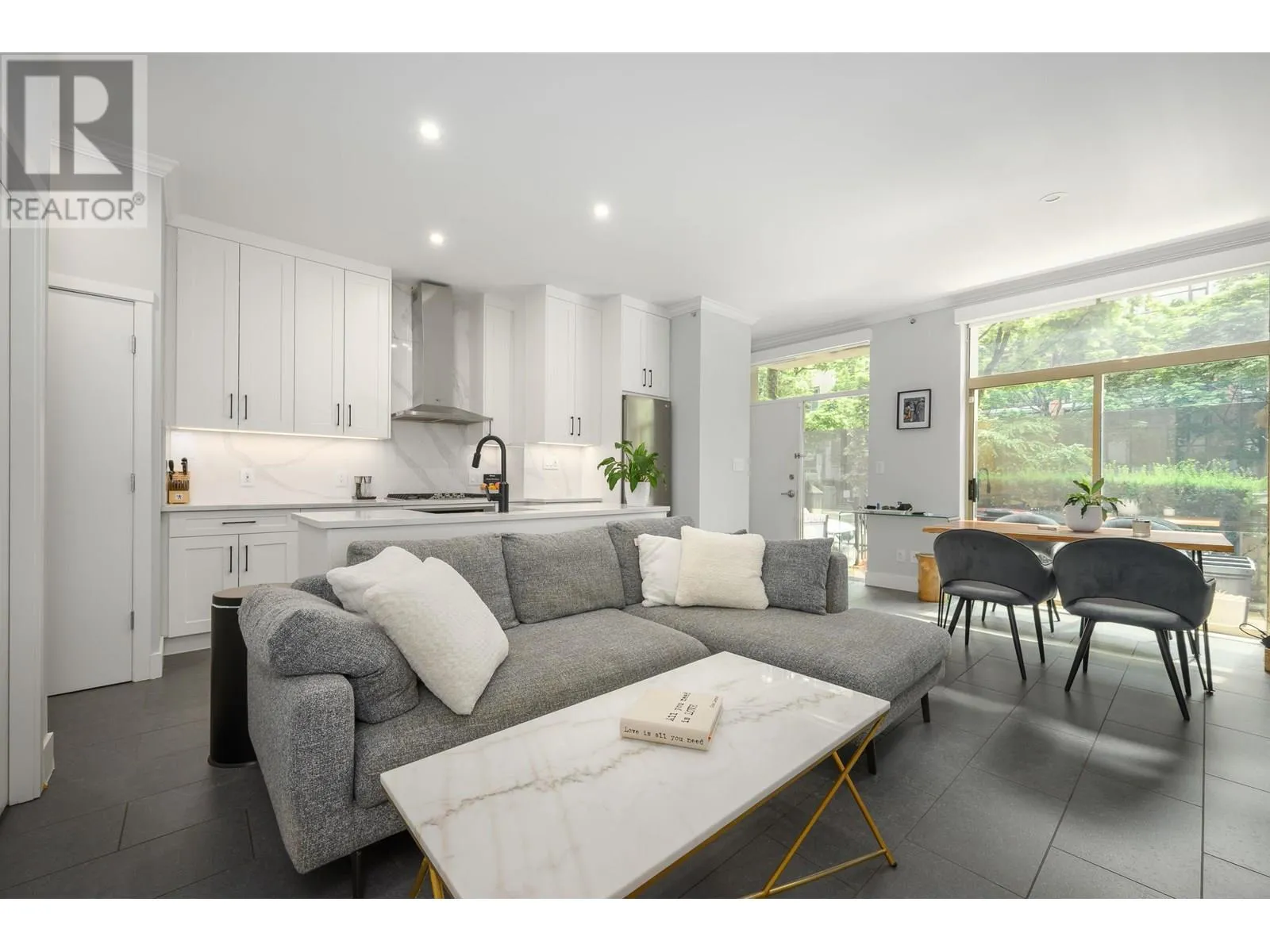 Row / Townhouse for rent: 987 Richards Street, Vancouver, British Columbia V6B 3B6