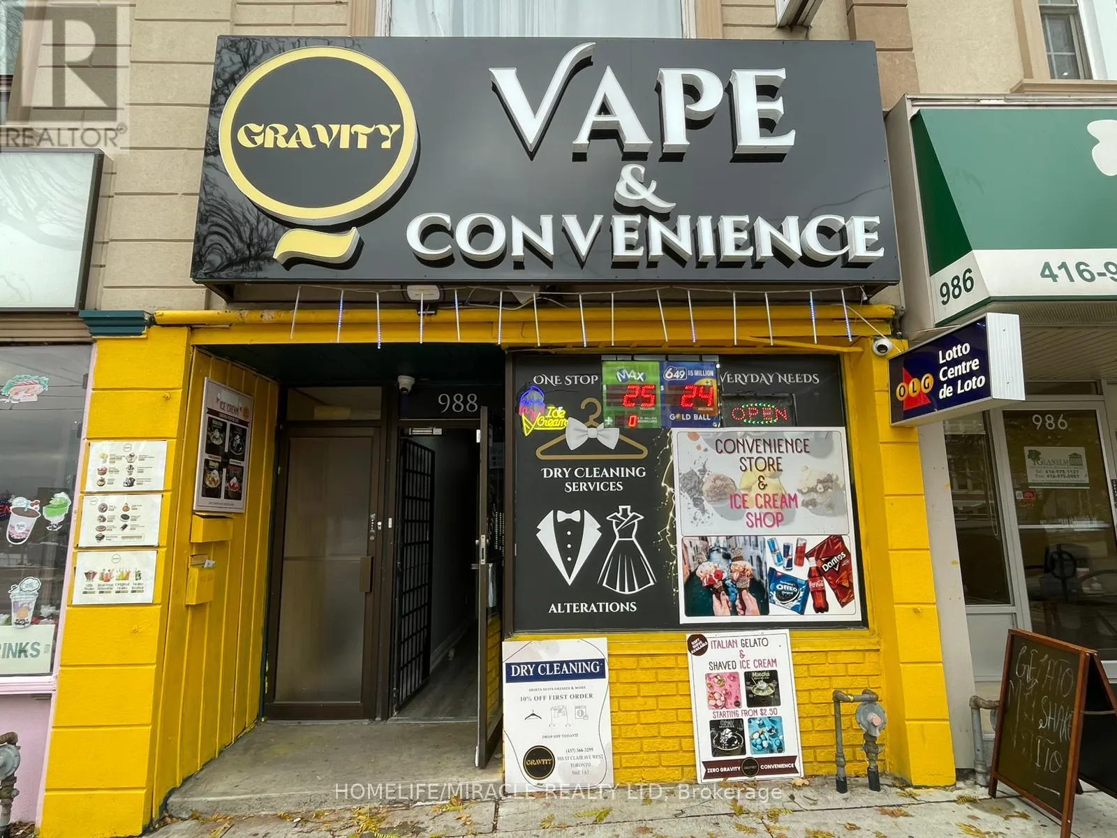 988 St Clair Avenue W, Toronto, Ontario M6E 1A2