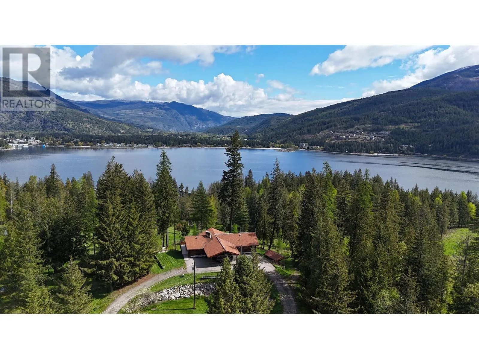 House for rent: 9898 Old Spallumcheen Road, Sicamous, British Columbia V0E 2V3