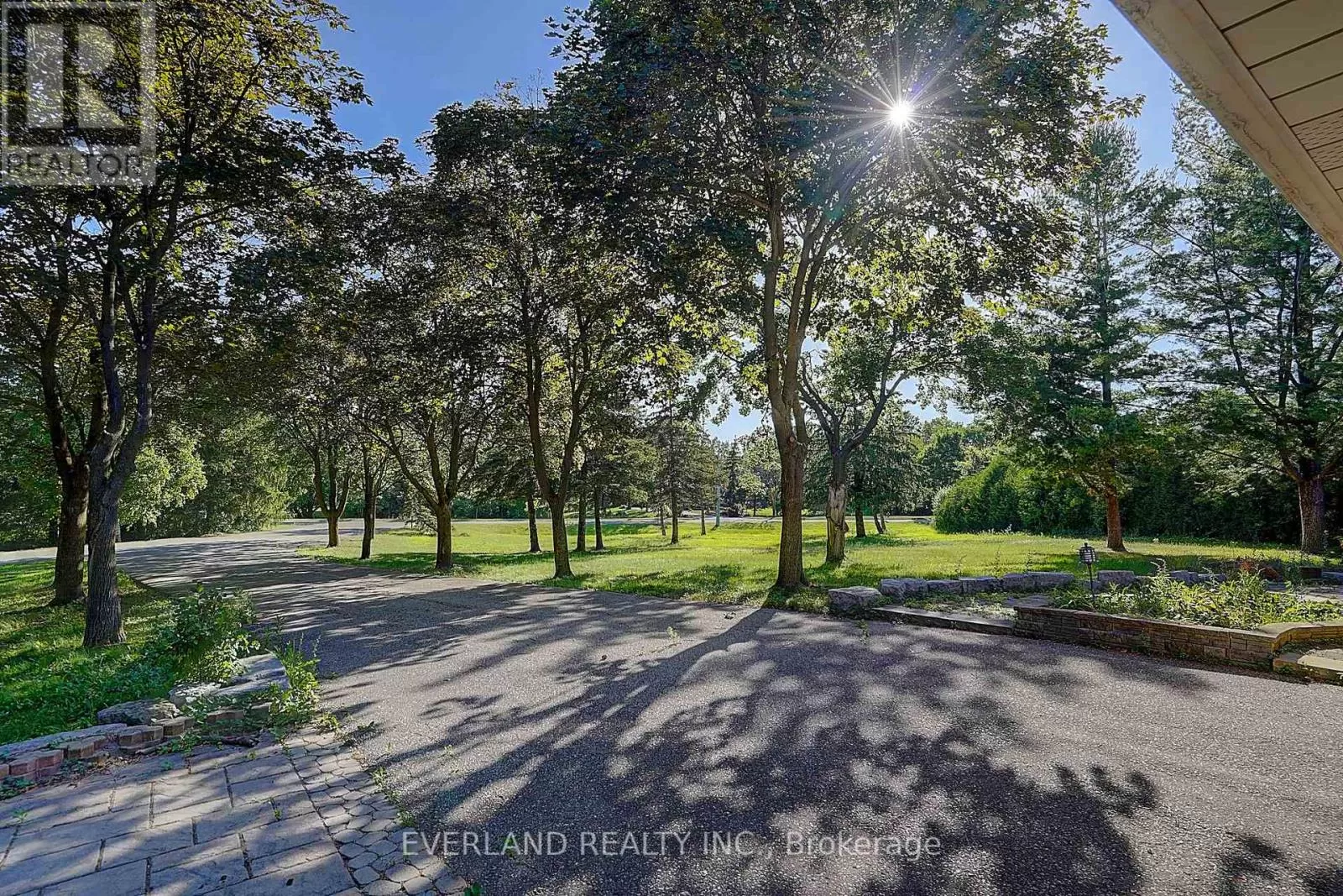 House for rent: 99 Burndean Court, Richmond Hill, Ontario L4C 9W5