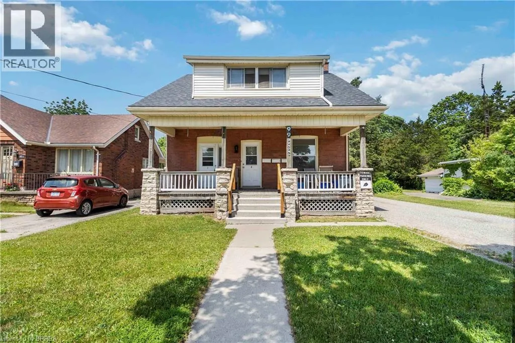 Triplex for rent: 99 Dundas Street, Brantford, Ontario N3R 1S4